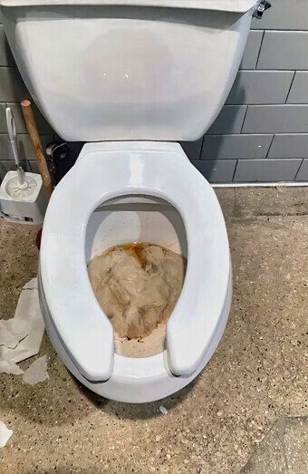 https://blockeddrainshamersley.com.au/uploads/2025/07/blocked-toilet-27776.jpg