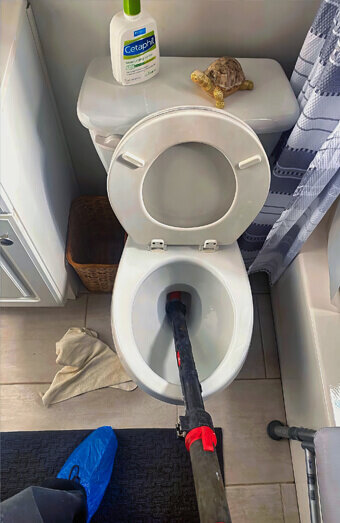 https://blockeddrainshamersley.com.au/uploads/2025/07/blocked-toilet-54169.jpg